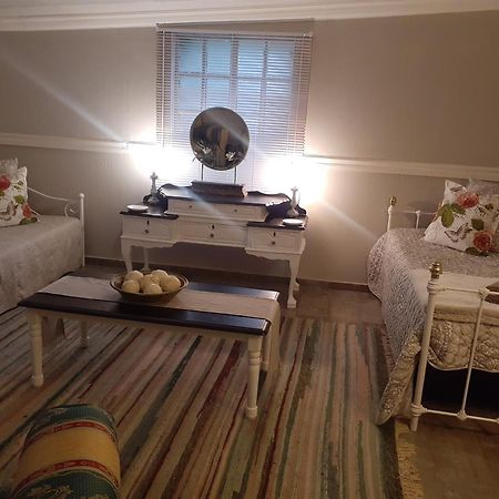 Roses And Pebbles B & B Guest House 克莱克斯多普 外观 照片