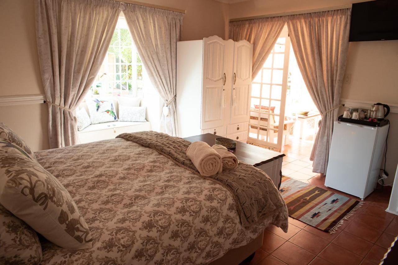 Roses And Pebbles B & B Guest House 克莱克斯多普 外观 照片